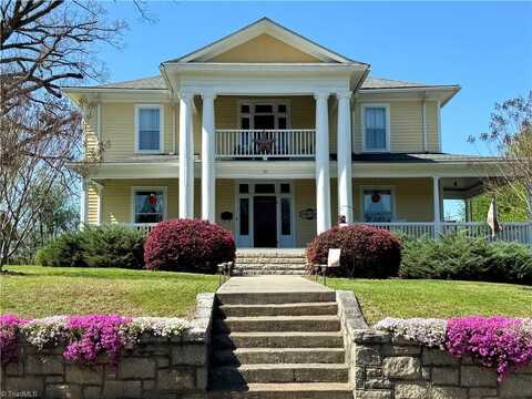 311 Cherry Street, Mount Airy, NC 27030