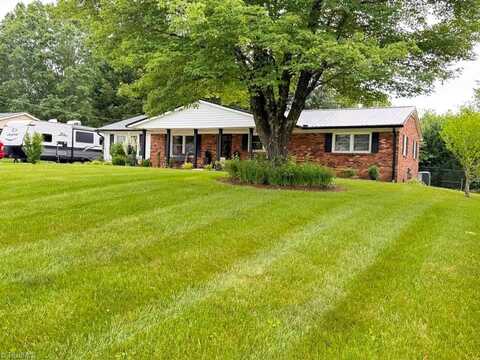 110 Asheview Court, King, NC 27021