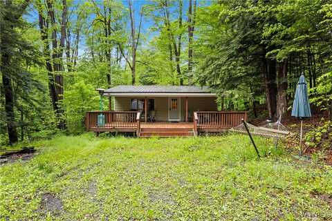 18 Hemlock Road, Sheldon, NY 14167