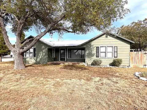 W Rochefort St, Eden, TX 76837