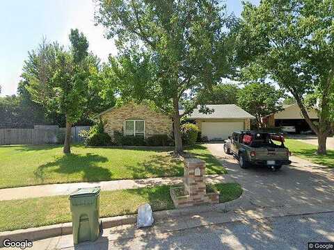 Solano Dr, Arlington, TX 76017