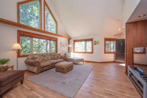 2383 Chamonix Drive, Arnold, CA 95223