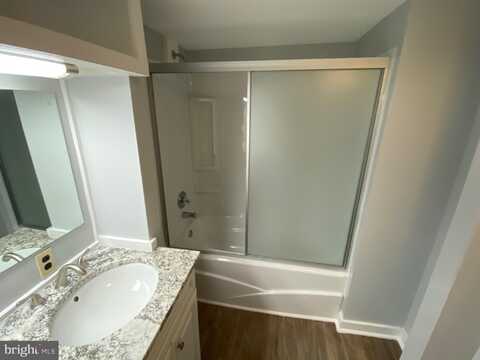 8 CHAPMAN STREET, BERKELEY SPRINGS, WV 25411