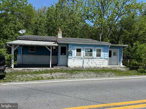 647 S CHIQUES ROAD, MANHEIM, PA 17545