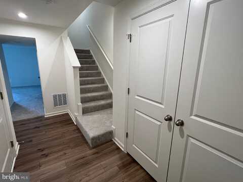 211 CLIFTON MANOR, FALLING WATERS, WV 25419