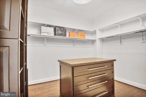 7845 MONTVALE WAY, MCLEAN, VA 22102
