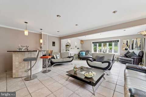 2208 CLOVER DRIVE, BROOMALL, PA 19008