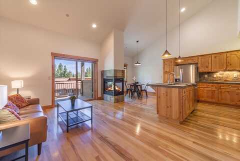 10277 Palisades Drive, Truckee, CA 96161