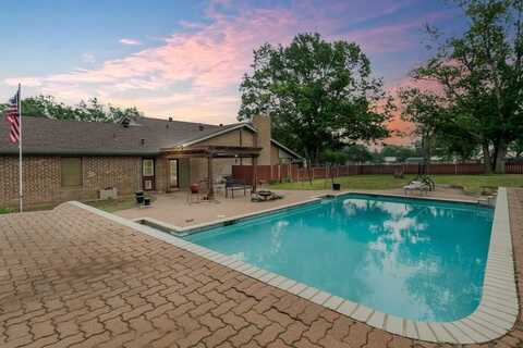 318 Broadmoor St, Fredericksburg, TX 78624
