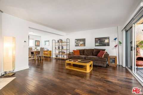 18550 Hatteras St, Tarzana, CA 91356