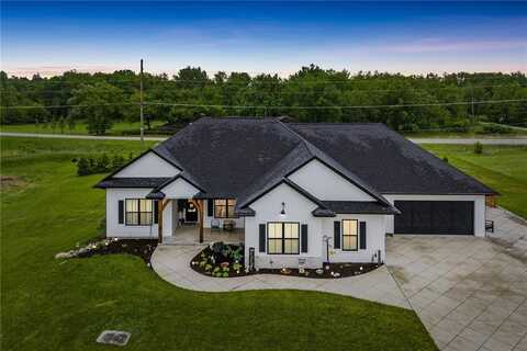 9243 Feather Ridge Pass, Cedar Rapids, IA 52411