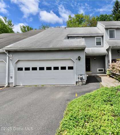32 Mohawk Trail, Clifton Park, NY 12065
