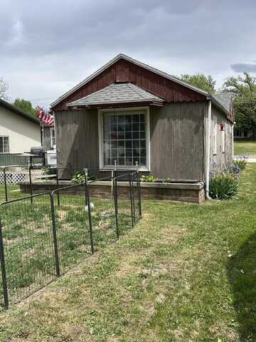 816 NE 5th Avenue, Independence, IA 50644