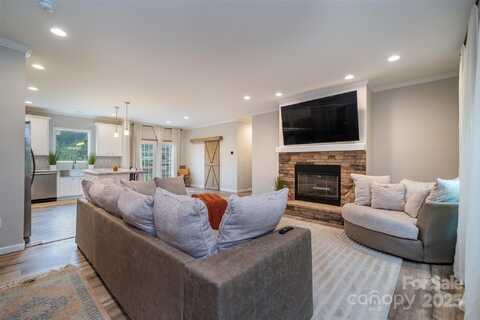 306 Burnsville School Road, Burnsville, NC 28714
