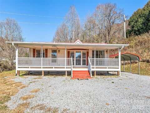 93 Merry Way, Clyde, NC 28721