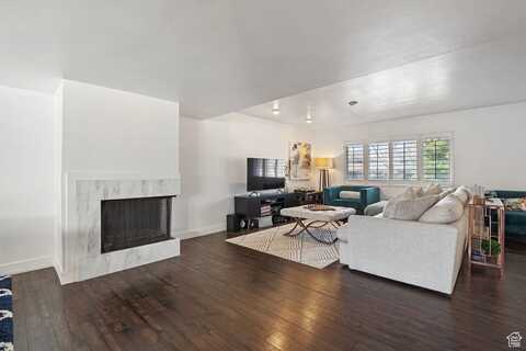 725 E THREE FOUNTAINS S, Murray, UT 84107