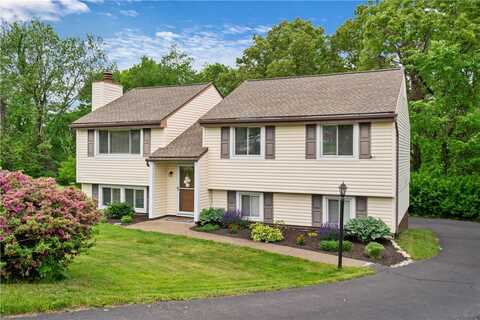 15 Fawnridge Dr, Robinson, PA 15136