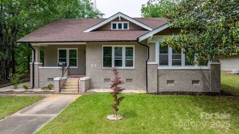 425 1ST Avenue SE, Hickory, NC 28602
