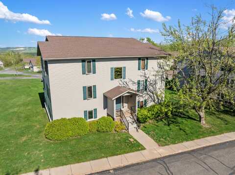 2067 Woods Lane, Petoskey, MI 49770