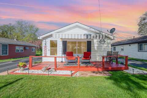125 Wickham Avenue, Houghton Lake, MI 48629