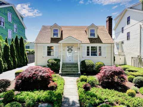 102 Pratt Street, Fairfield, CT 06824