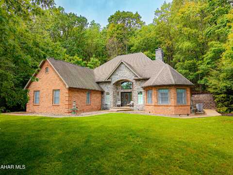 144 Lemic Drive, New Paris, PA 15554