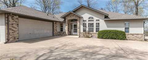 15 Twin Peak DR, Holiday Island, AR 72631