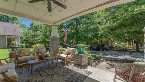 1806 Best Friend LN, Fayetteville, AR 72704
