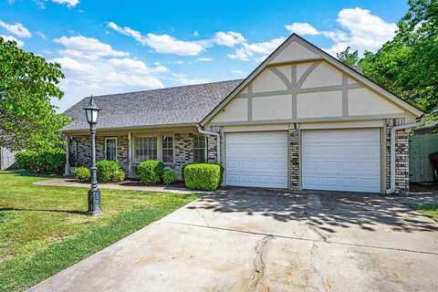 7526 NW Stonegate Dr, Lawton, OK 73505