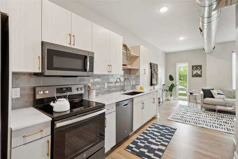 450 SW 7th Street, Des Moines, IA 50309