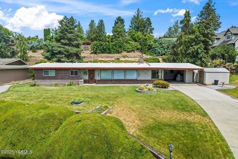 611 Ferncrest Rd, Yakima, WA 98901