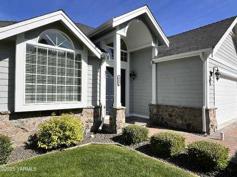 813 N 50th Ave, Yakima, WA 98908