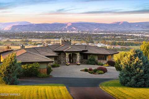 1041 Red Sky Dr, Yakima, WA 98903