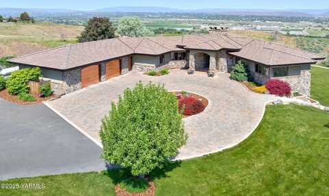 1041 Red Sky Dr, Yakima, WA 98903