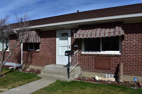 218 N 41st Ave, Yakima, WA 98908