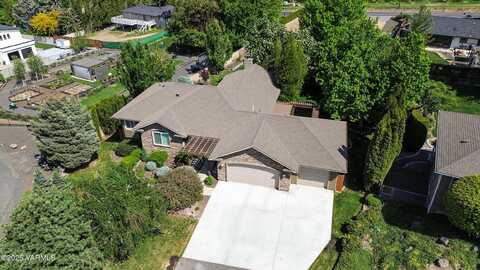 1013 Crest Acres Pl, Yakima, WA 98908