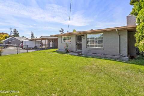 808 S 72nd Ave, Yakima, WA 98908