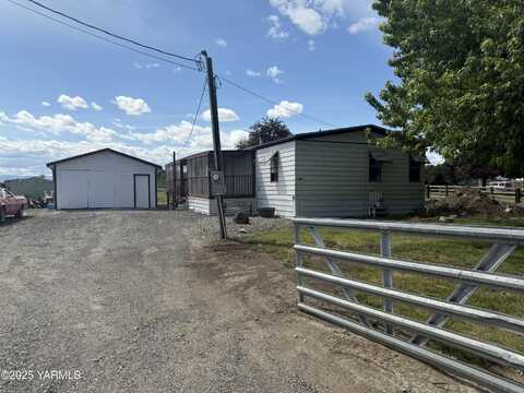 2908 S 42nd Ave, Yakima, WA 98903