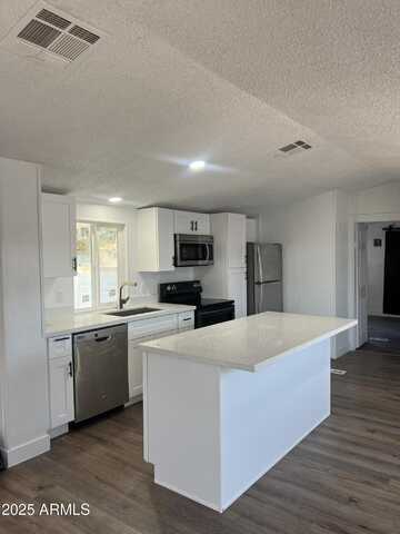 555 W Warner Road, Chandler, AZ 85225