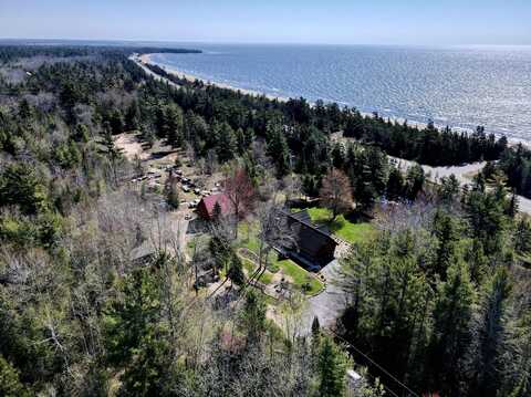 8596 US-2, Manistique, MI 49854