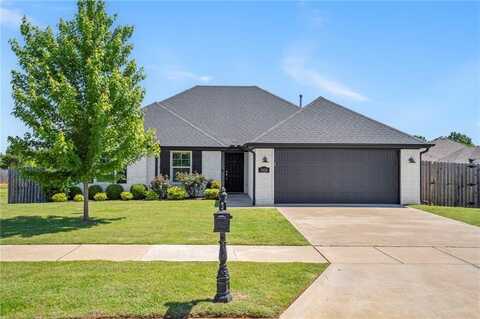 1426 N Pershing ST, Fayetteville, AR 72704