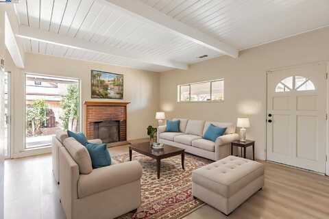 2221 Juanita Ln, Sacramento, CA 95825