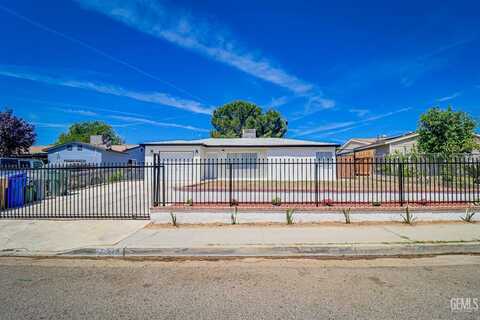 712 Meadows Street, Bakersfield, CA 93306