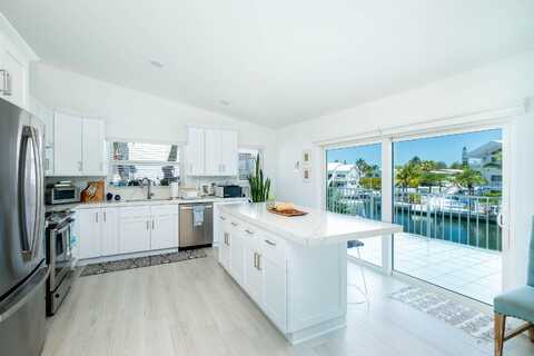 64 W Plaza Del Sol, Lower Matecumbe, FL 33036