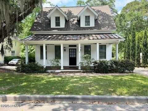 18 Bostick Circle, Beaufort, SC 29902