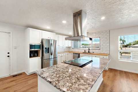 2912 ALCAZAR Street NE, Albuquerque, NM 87110