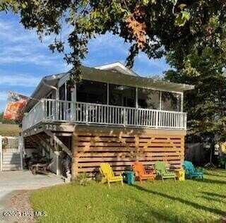 129 NE 36th Street, Oak Island, NC 28465