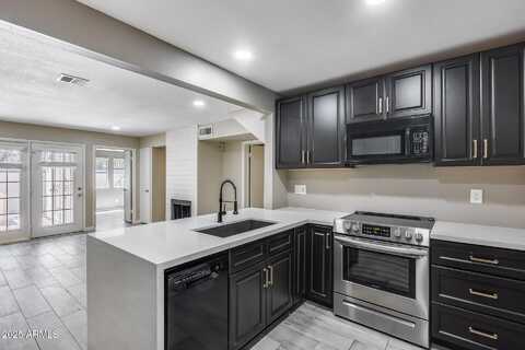 30 E BROWN Road, Mesa, AZ 85201