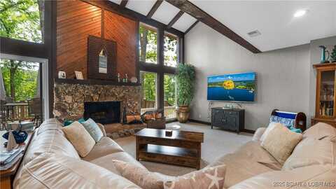 62 Durham Court, Four Seasons, MO 65049