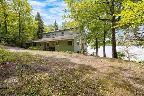 388 Dolphin Point Lane E, Niles, NY 13118